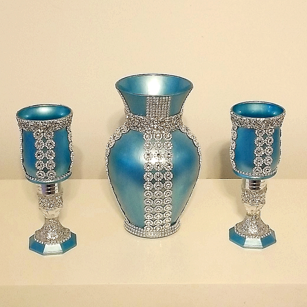 Teal colored Vase with 2 candle holders